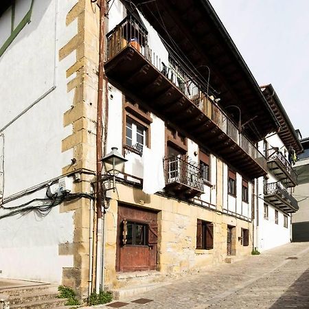 Apartamento Sorgin-Etxe. Basquenjoy Hondarribia Exterior foto