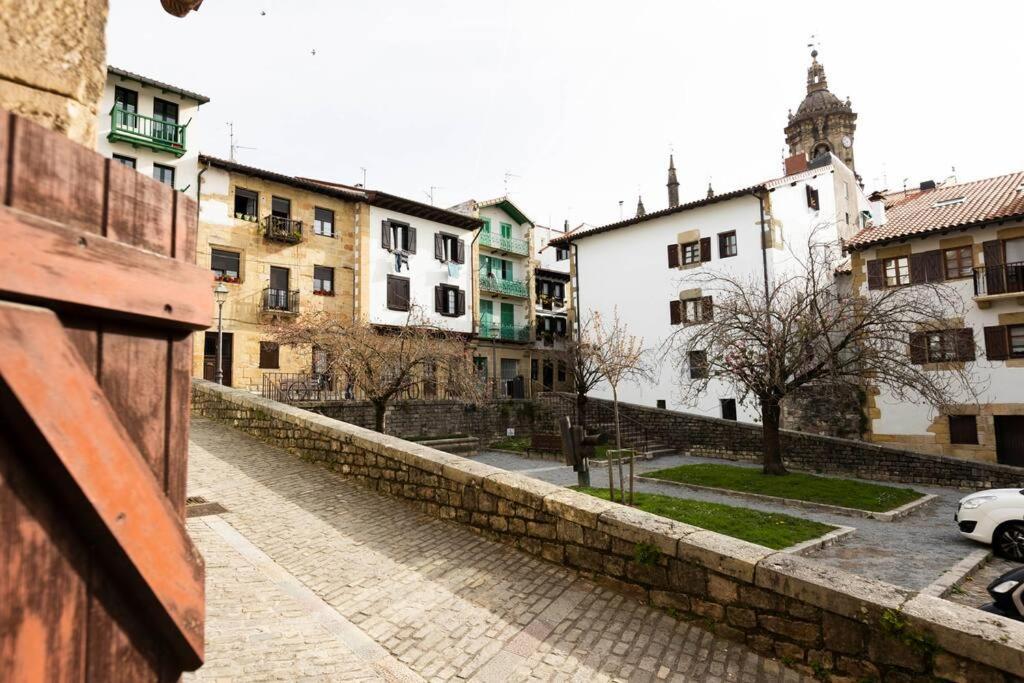 Apartamento Sorgin-Etxe. Basquenjoy Hondarribia Exterior foto